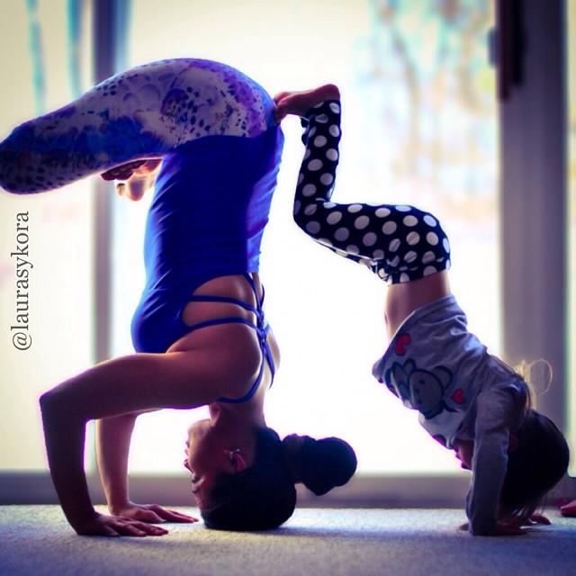 mom-and-daughter-yoga-laura-kasperzak-10